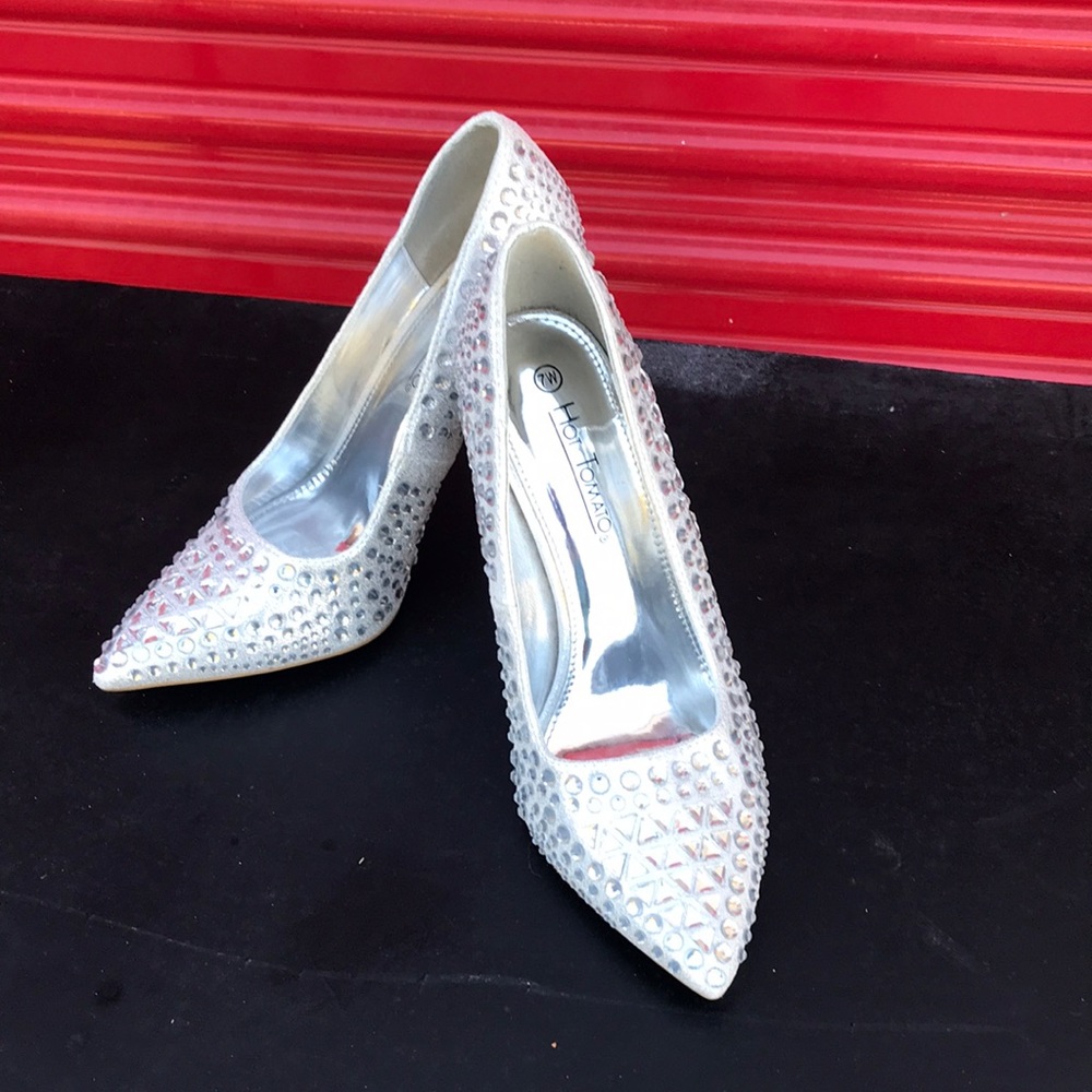 Hot Tomato woman’s bling bling heels